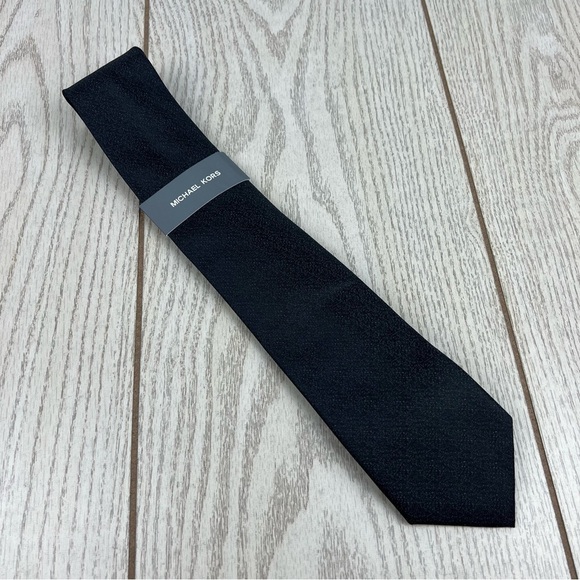 612 - Michael Kors Bronson Solid Tie Black 001 2MKC23-5034 Silk Blend $69.50 - Picture 1 of 5